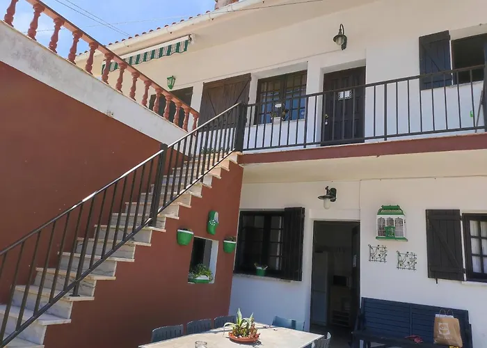 Lemos Family House نازاريه